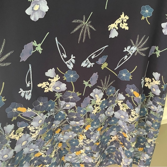 Mia + Tess Lightweight Blue Floral Dress Size Medium - Picture 4 of 8